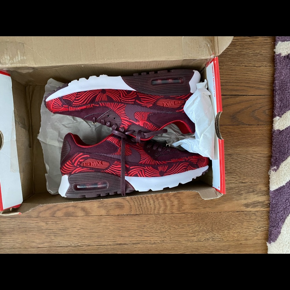Nike Brocade Sneakers - Brand New